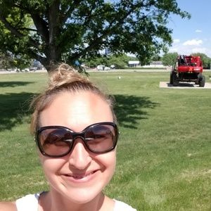 Meet your Posher, Stacy